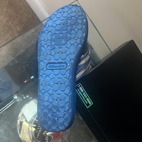 Coach - Picture 2 of 4